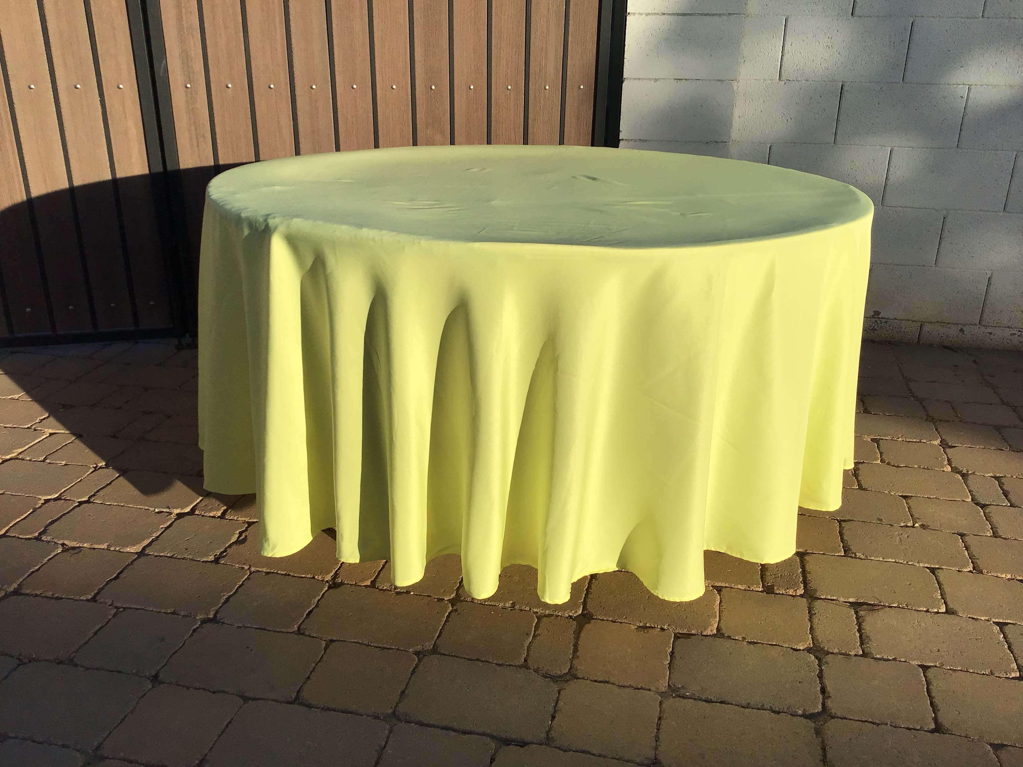 round tablecloths (yellow) - 108