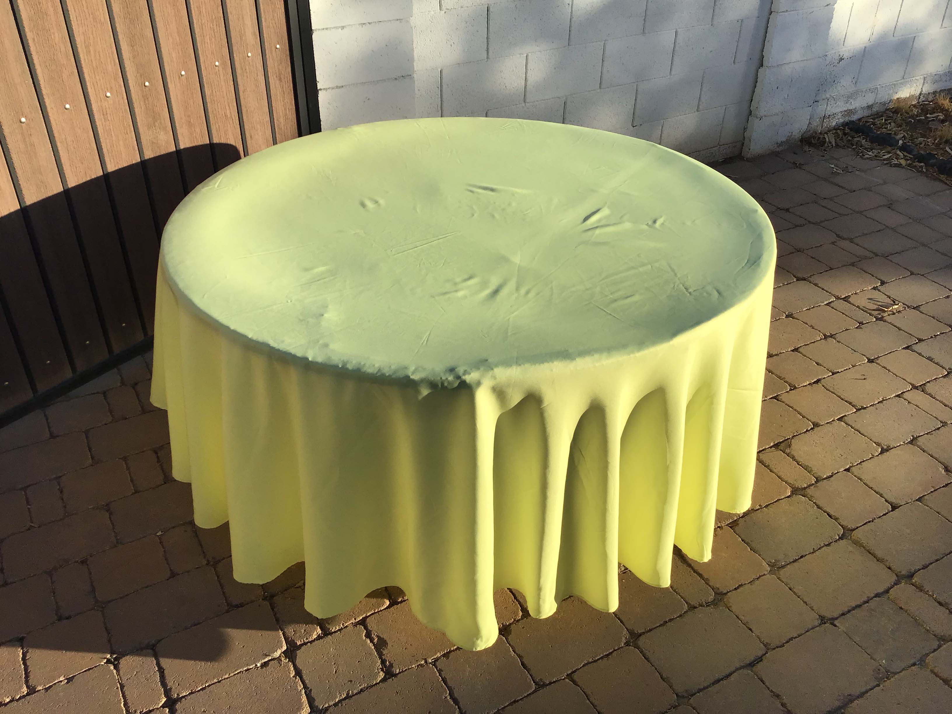 round tablecloths (yellow) - 108