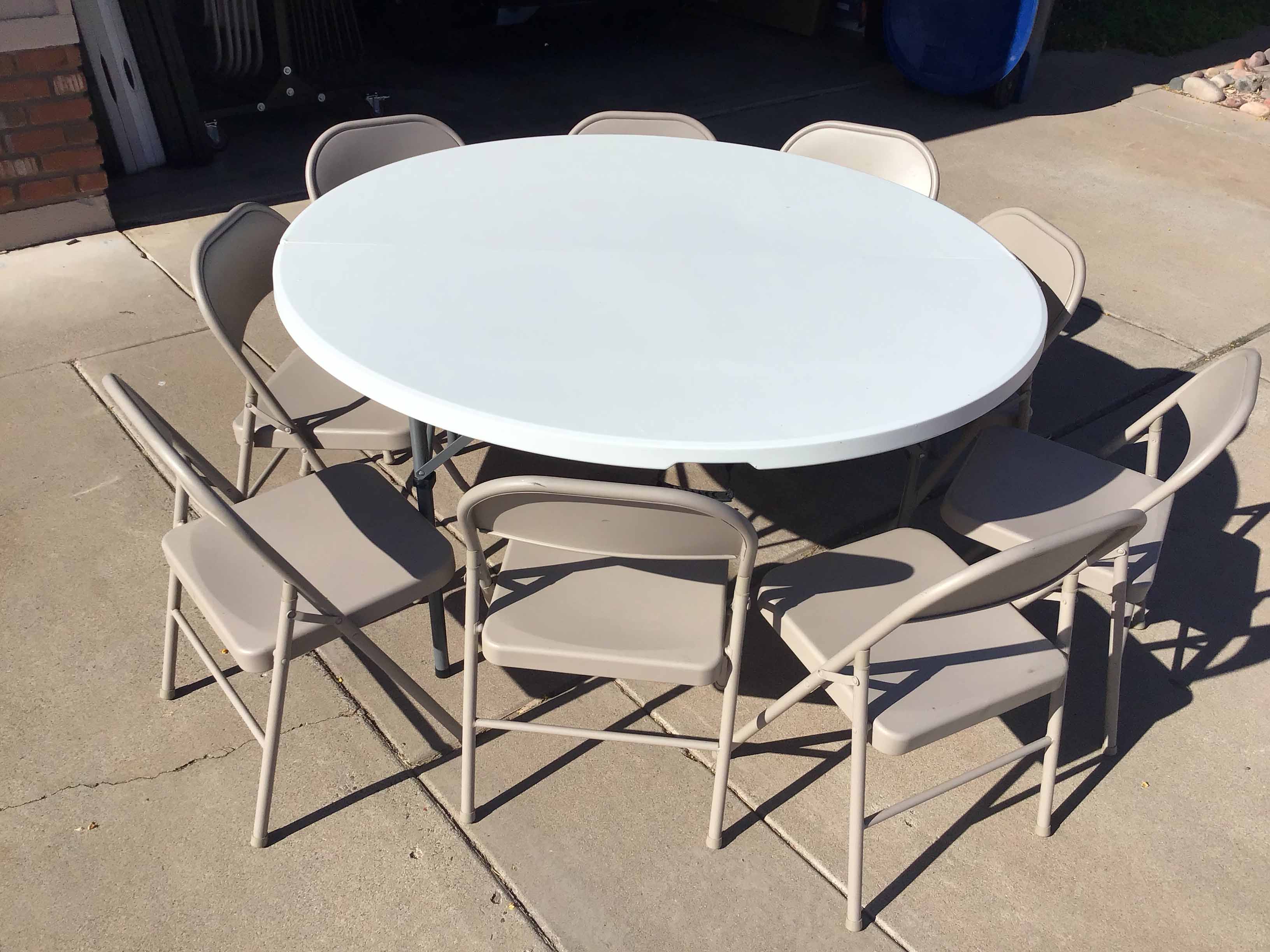 5 foot round tables (bi-fold)