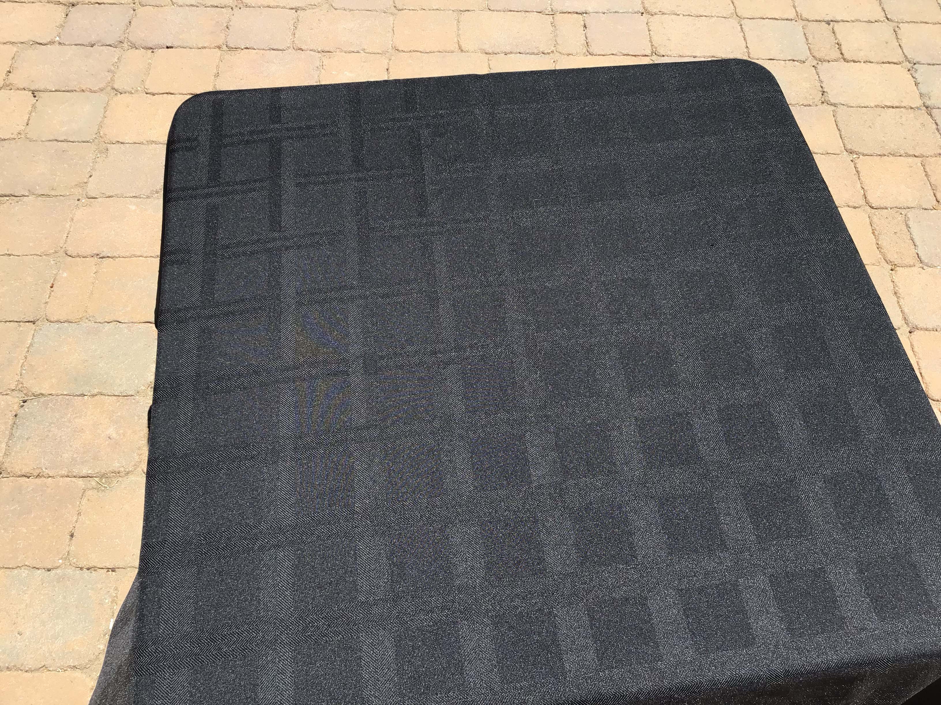 square tablecloths (black) - 68