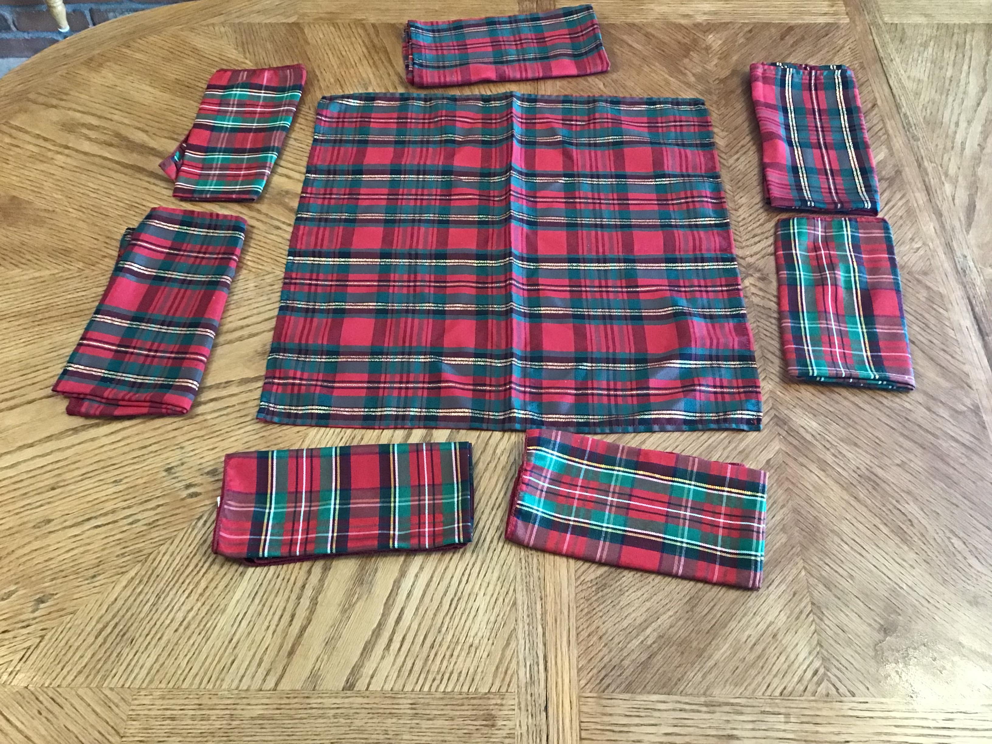 cloth dinner napkins (Christmas plaid)