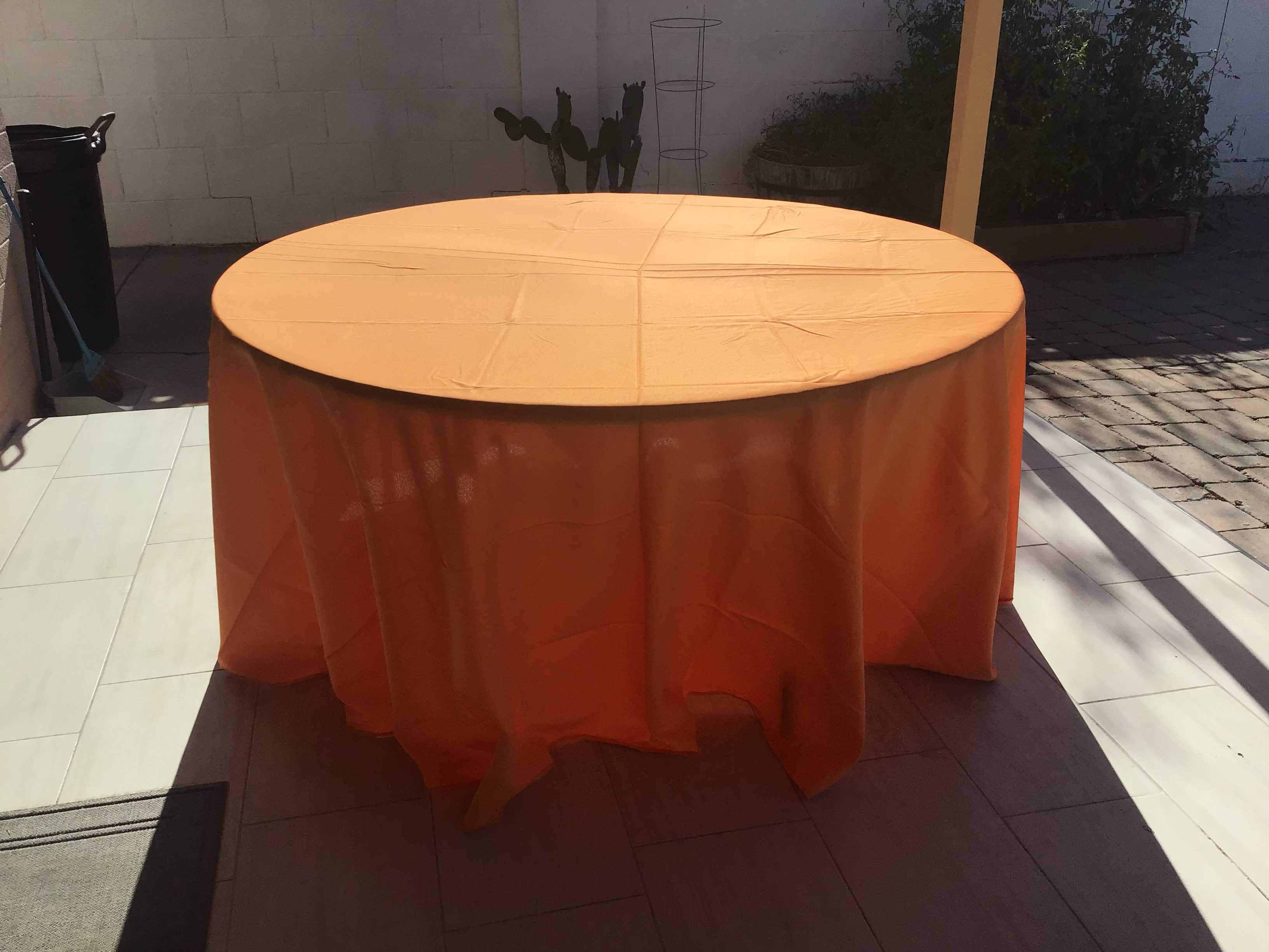 round tablecloths (orange) - 120