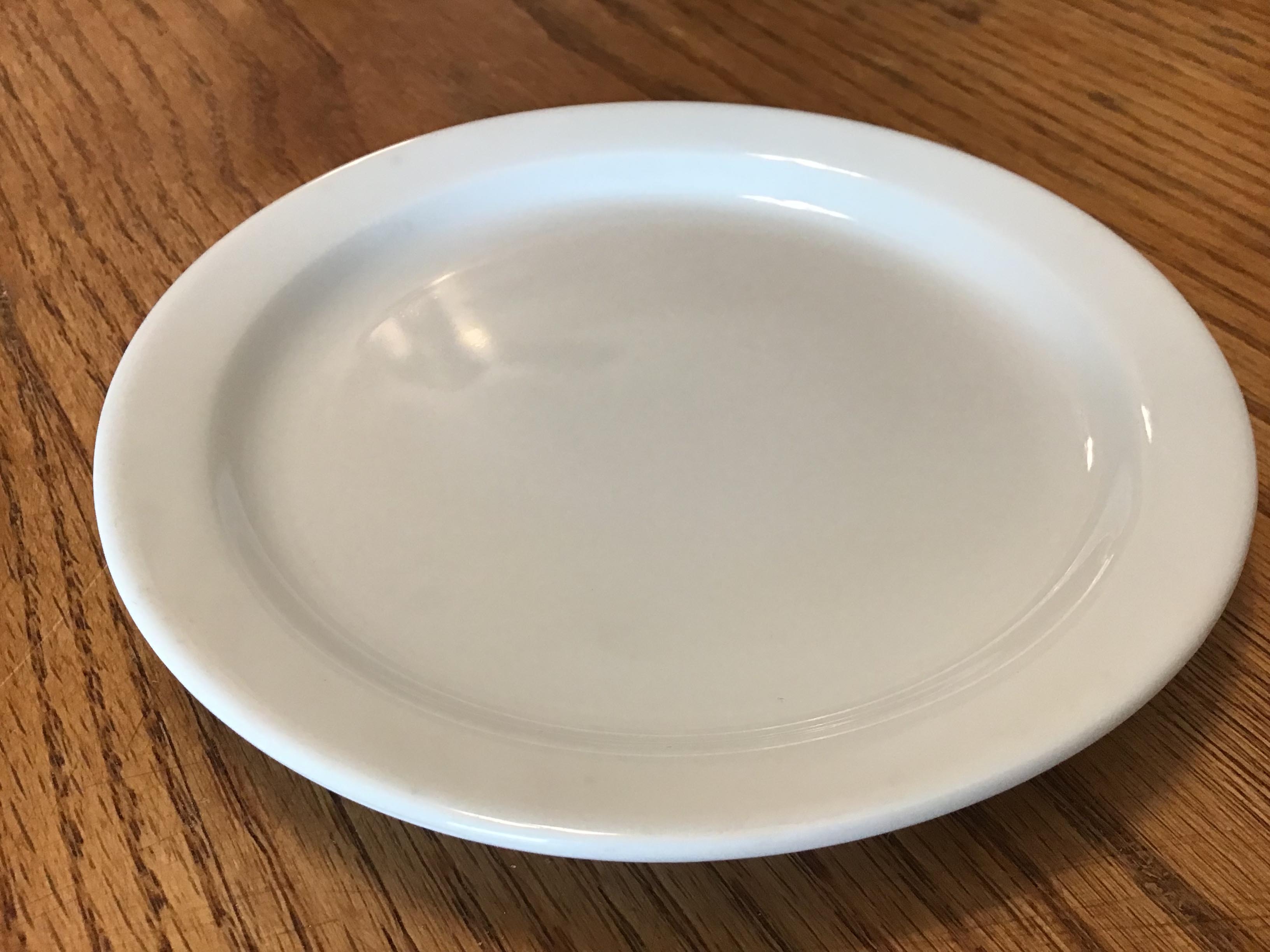 porcelain dessert plates (Oneida Buffalo bright white)