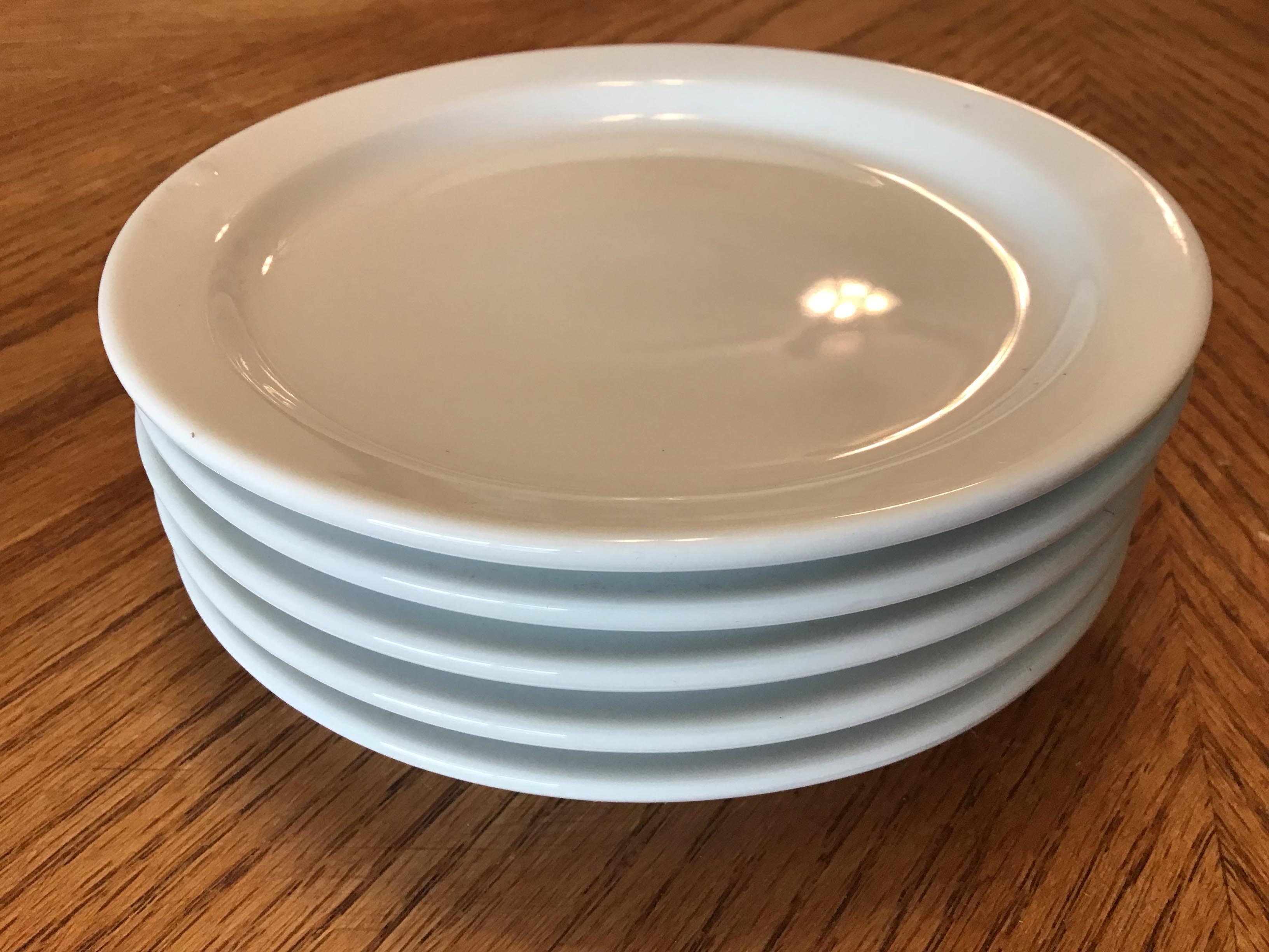 porcelain dessert plates (Oneida Buffalo bright white)