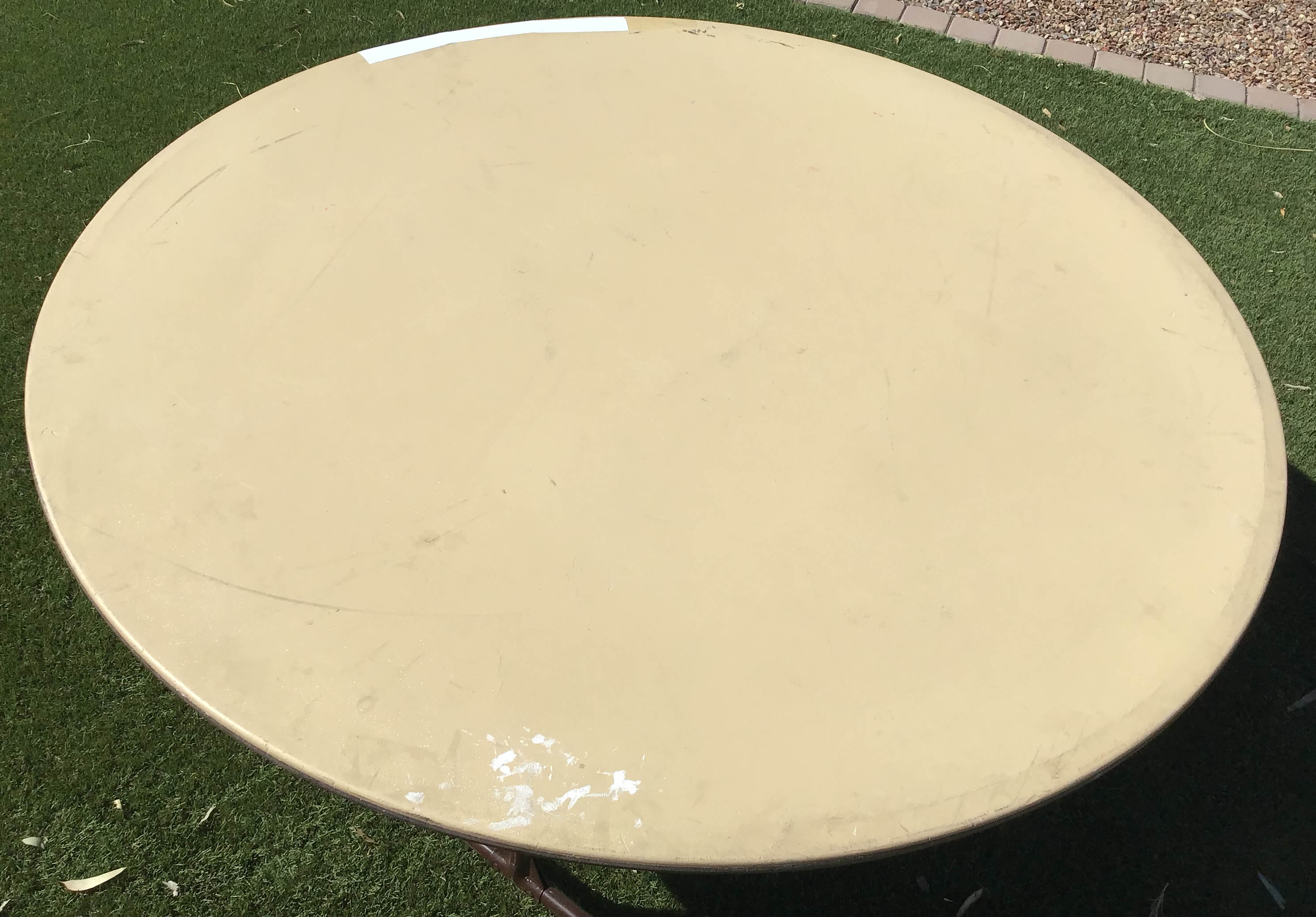 5 foot round tables