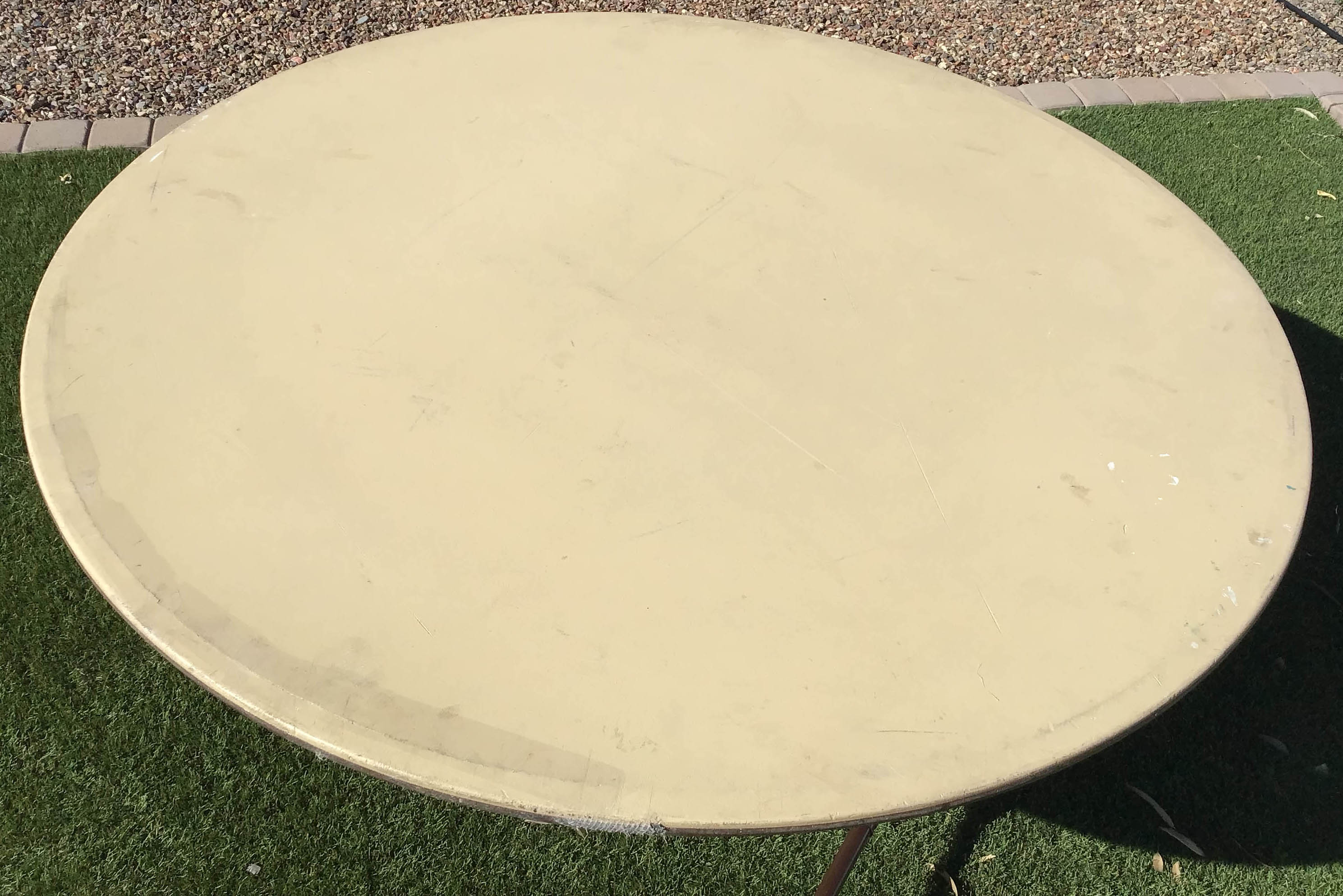 5 foot round tables