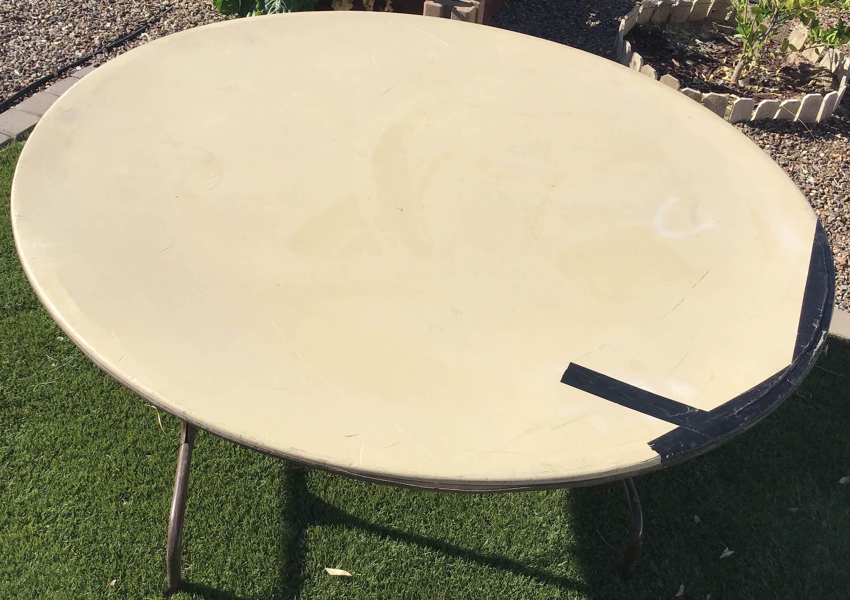 5 foot round tables