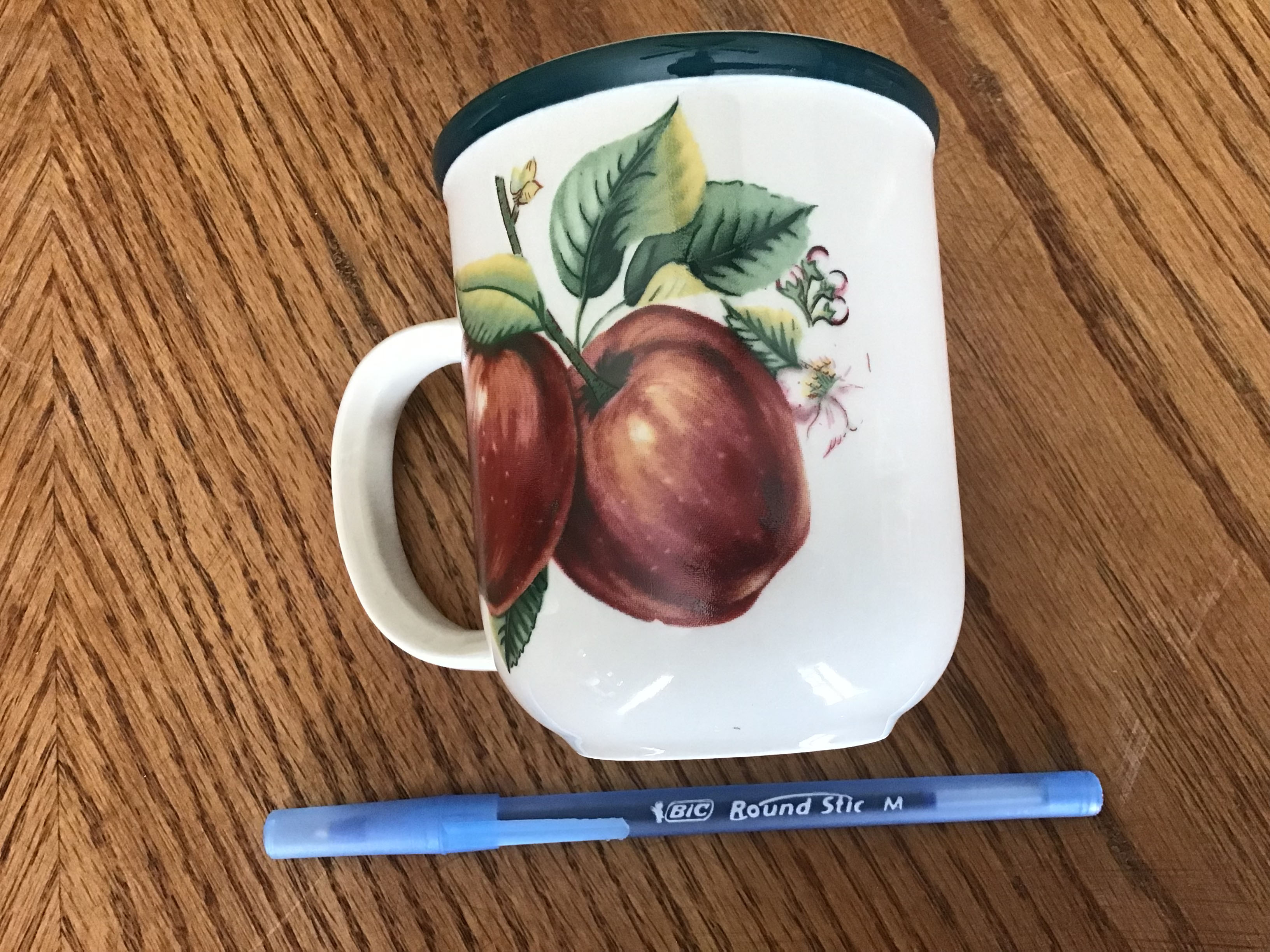 ceramic mugs (Apple Casuals collection)