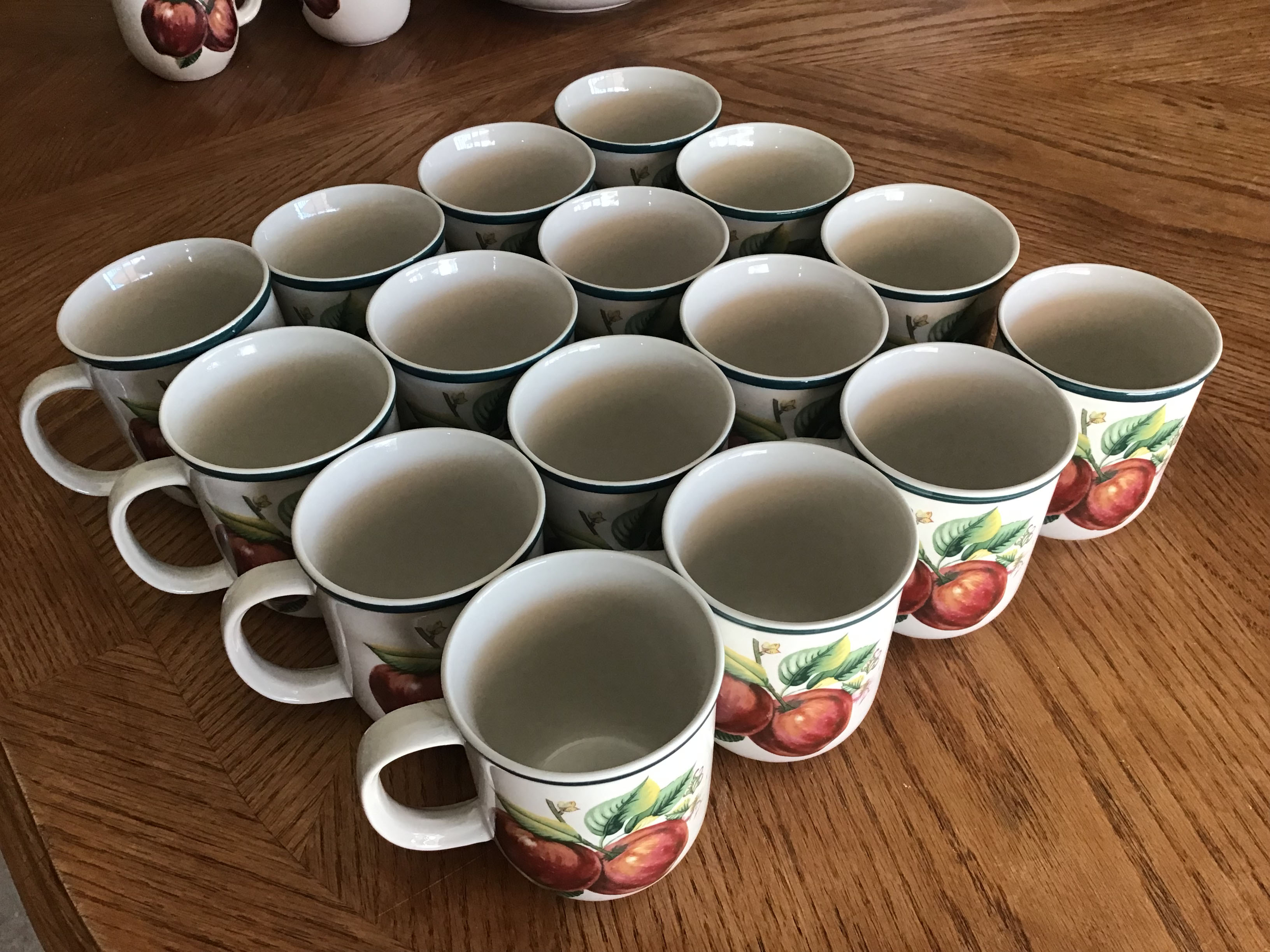 ceramic mugs (Apple Casuals collection)