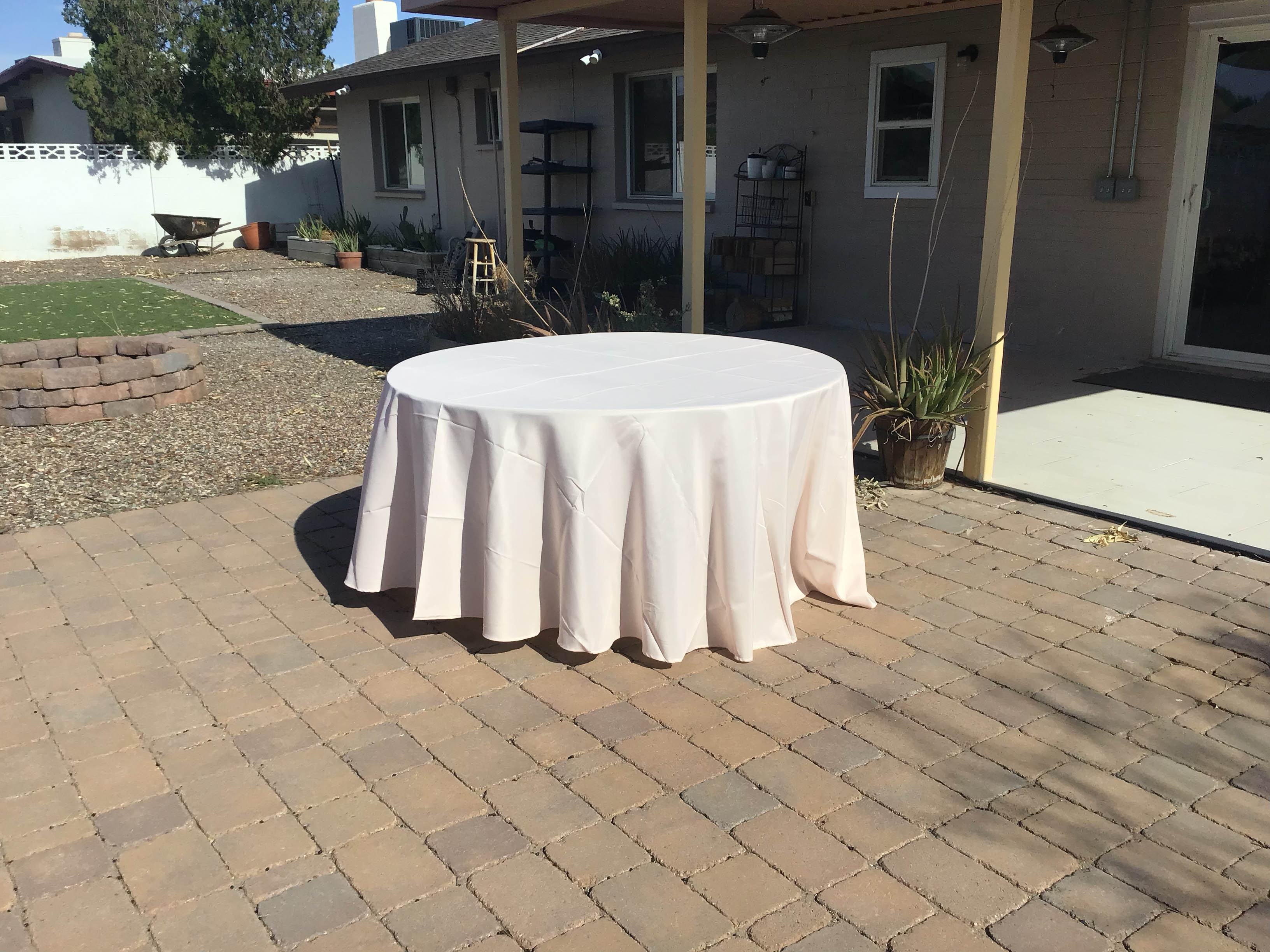 round tablecloths (blush) - 120