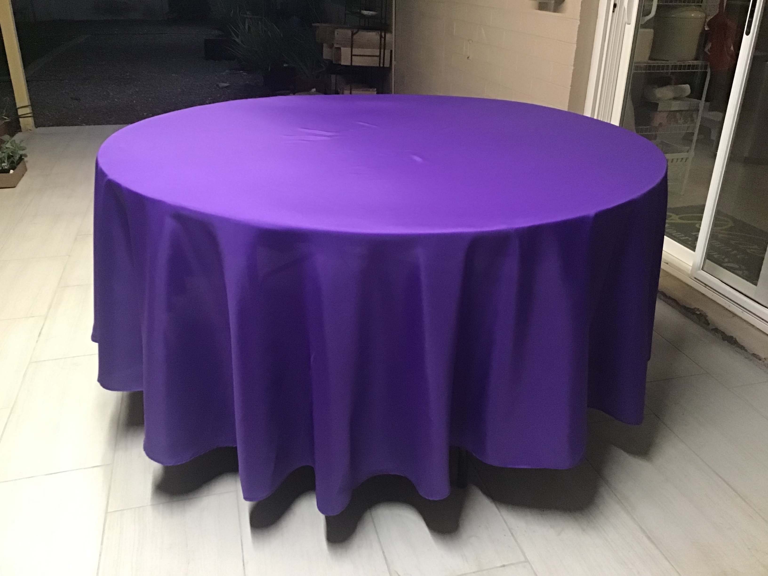 round tablecloths (purple) - 108