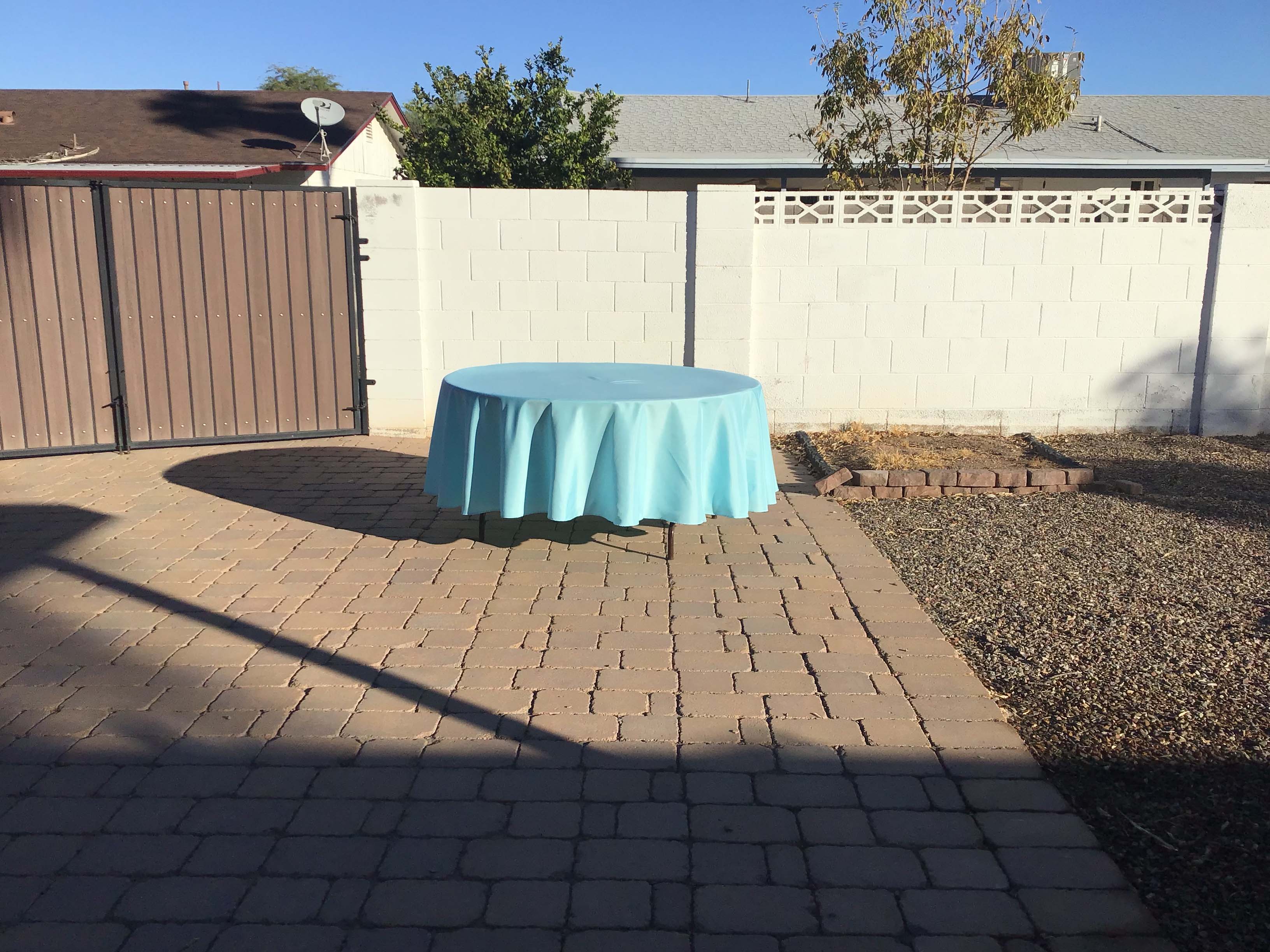 round tablecloths (light blue) - 108