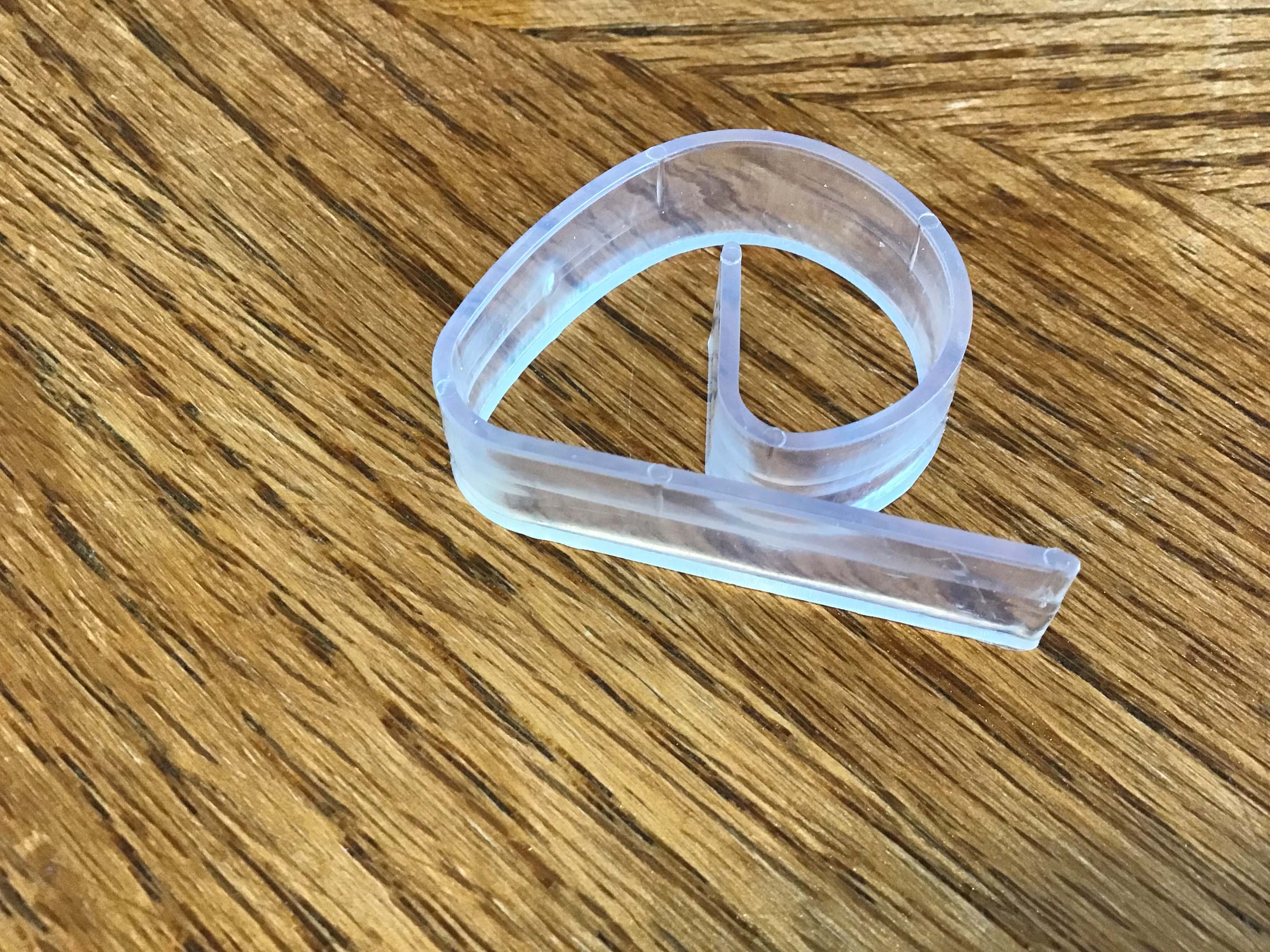 transparent plastic tablecloth clips (for up to 0.98 tables)