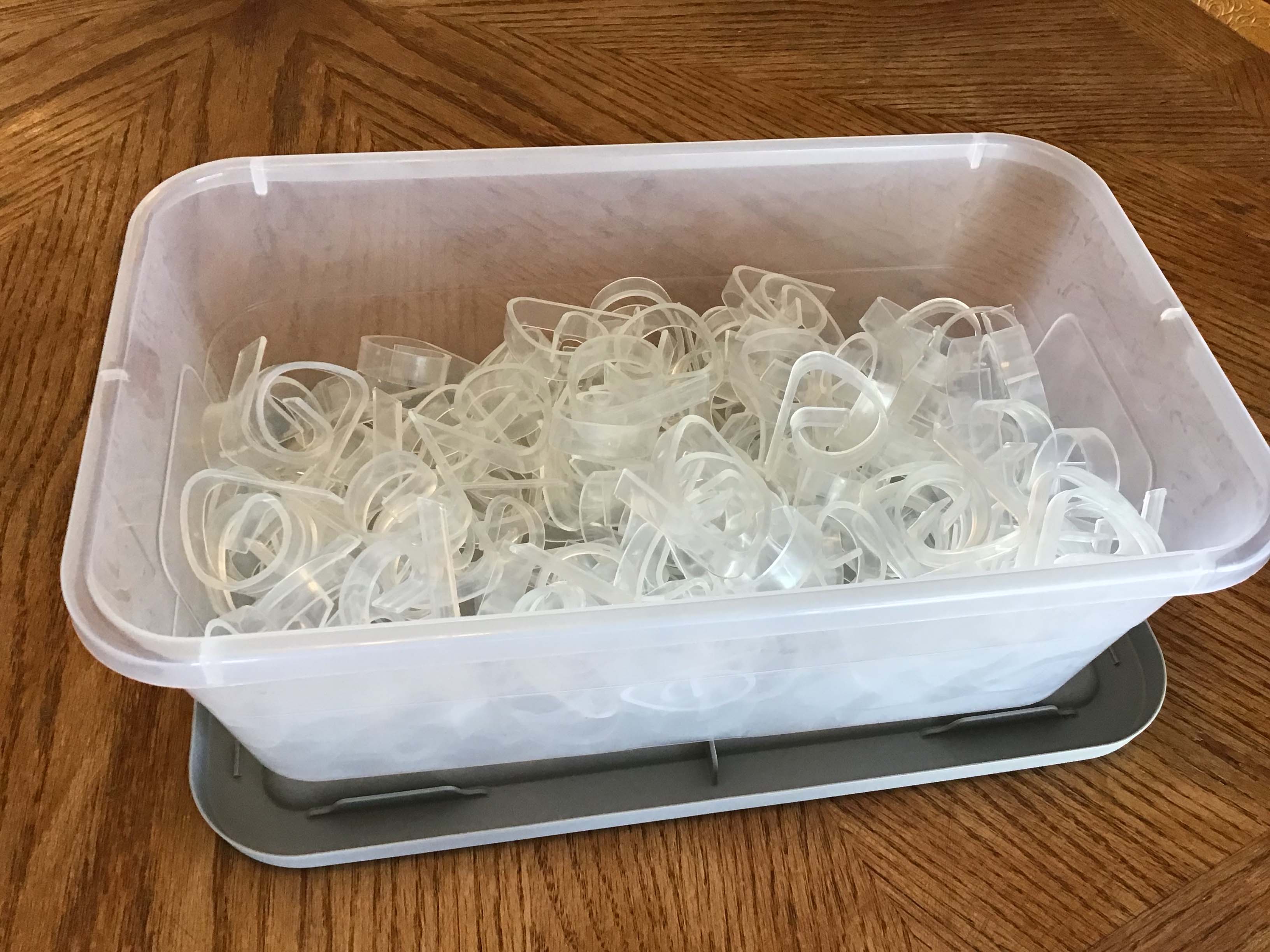 transparent plastic tablecloth clips (for up to 0.98 tables)