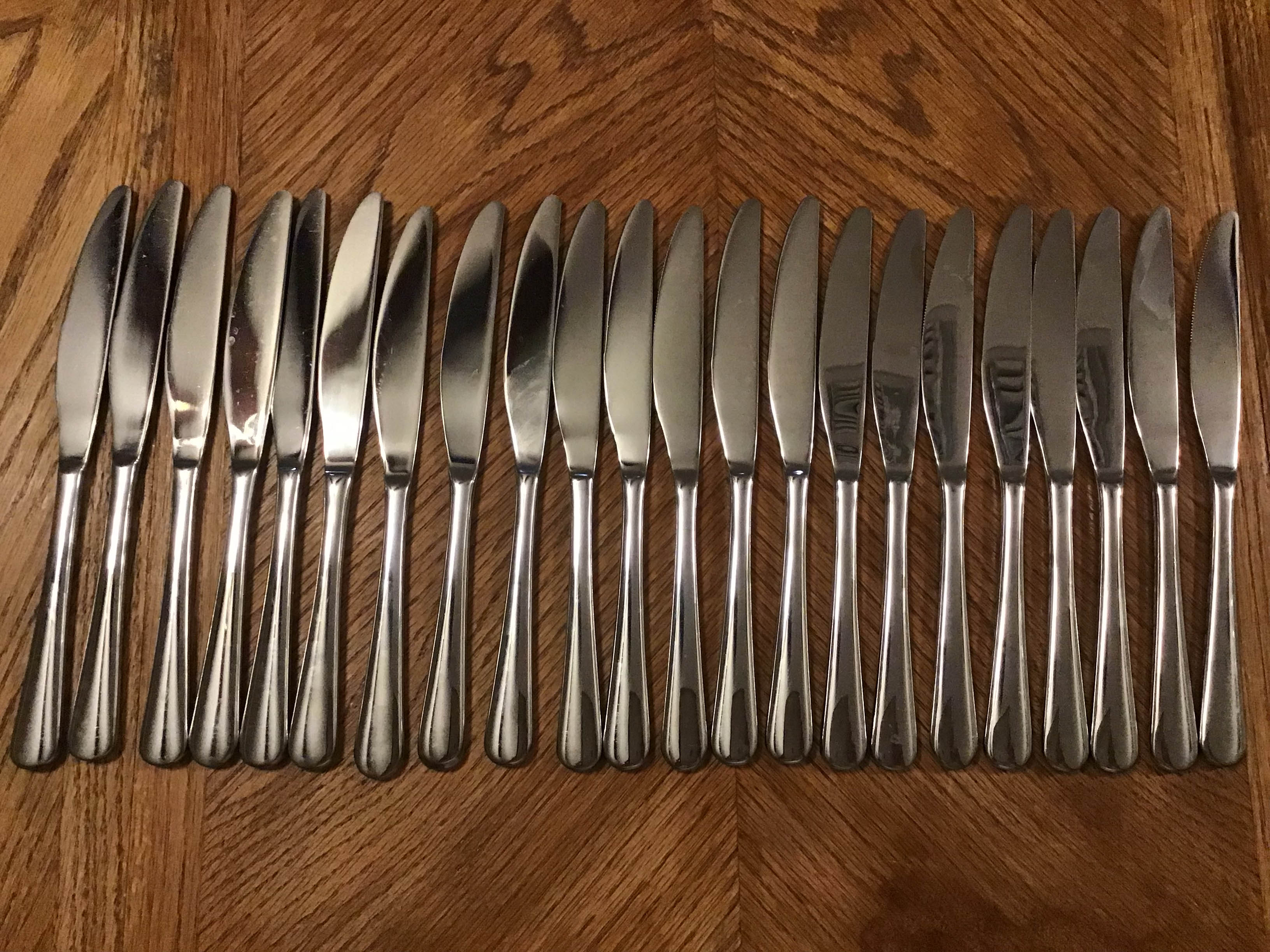 dinner knives (stainless steel, Cambridge #22)