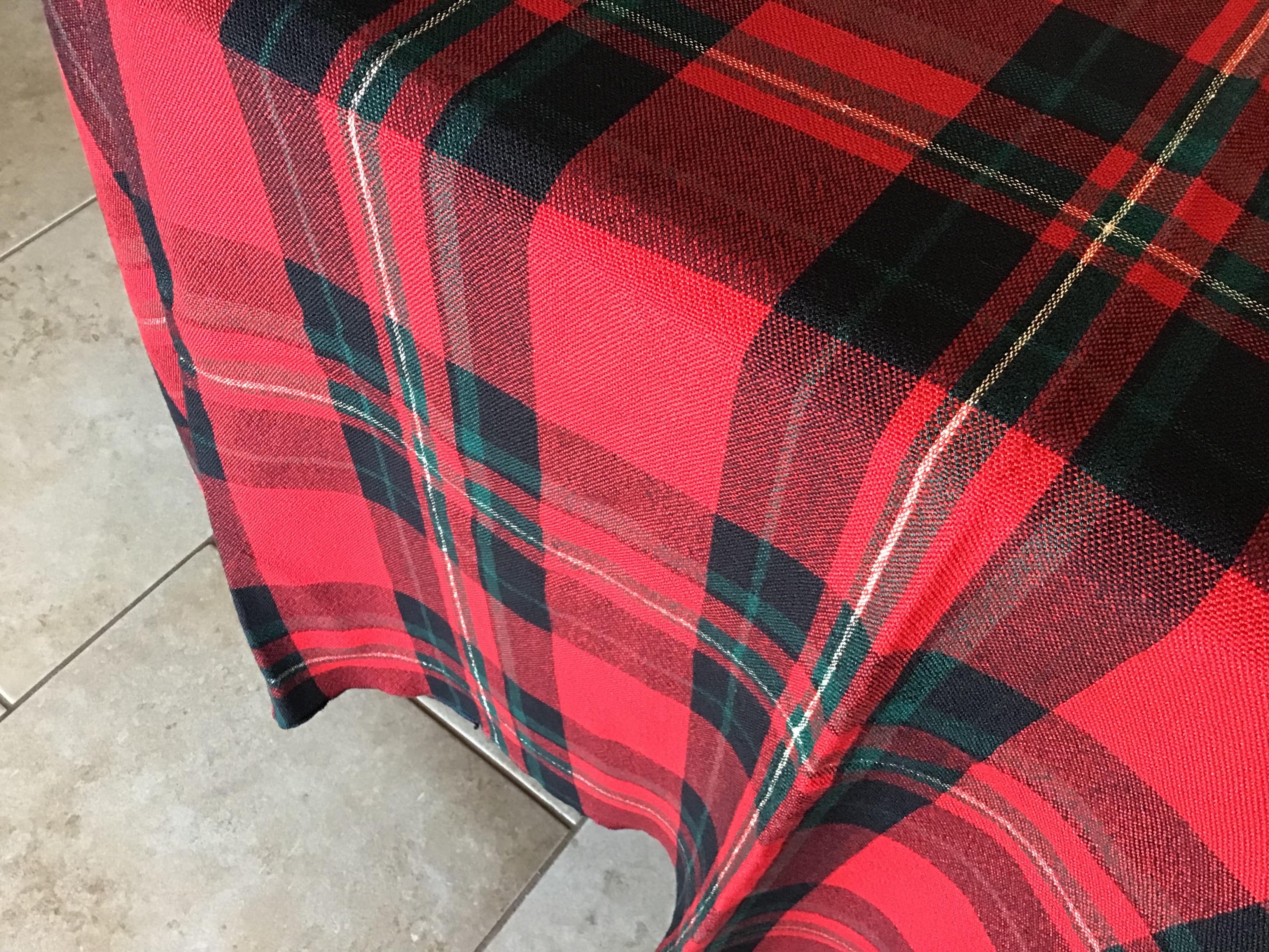 rectangle tablecloths (red/black/gold Christmas plaid) - 60 x 118