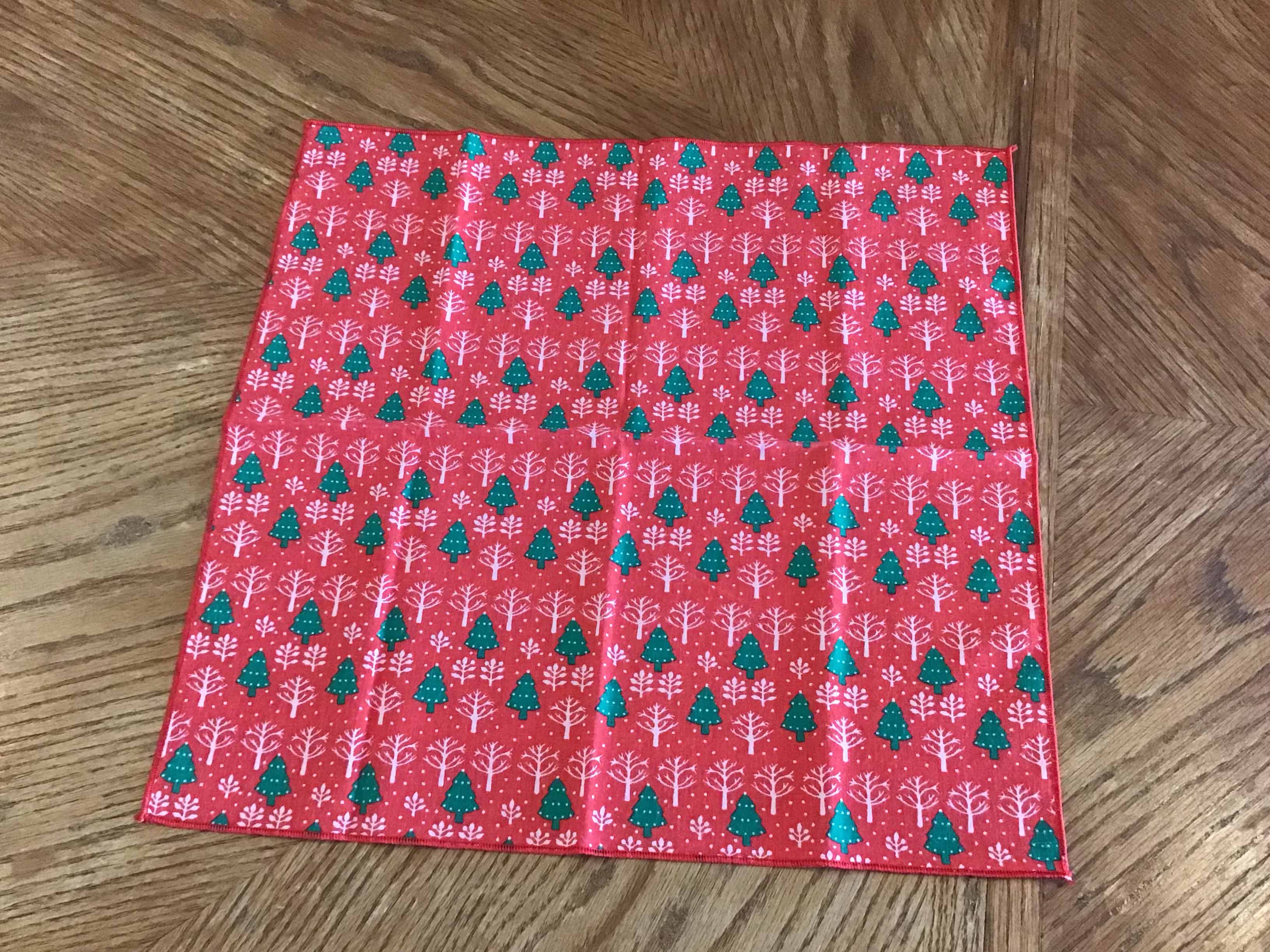 cloth dinner napkins (Christmas tree)