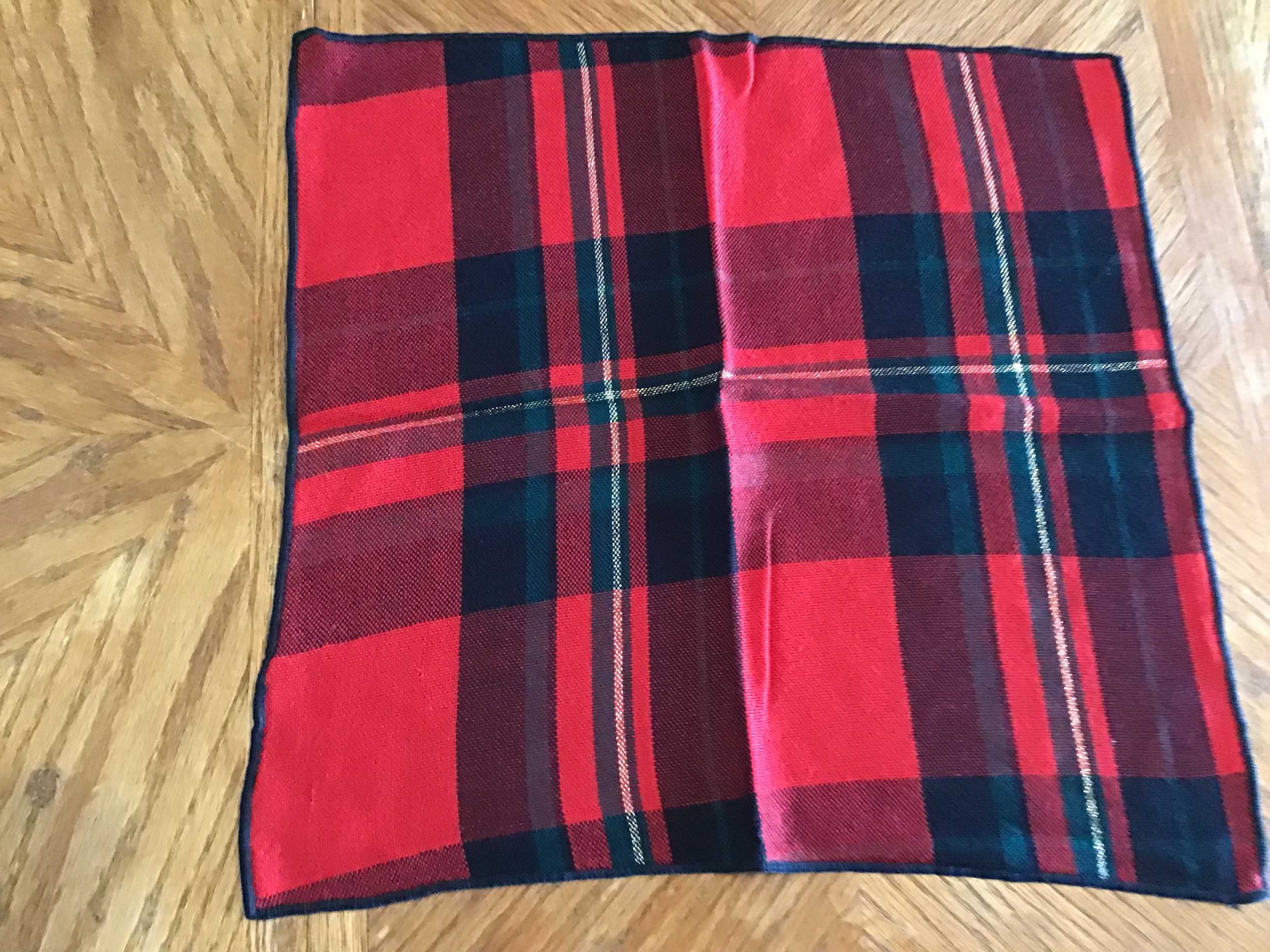 cloth dinner napkins (Christmas plaid) - 16 x 16