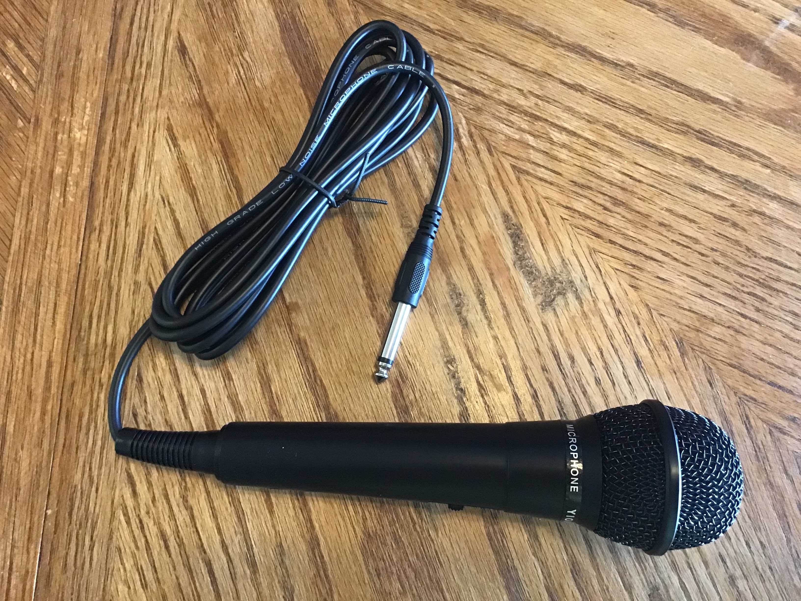 wired microphone (2.5m cable)