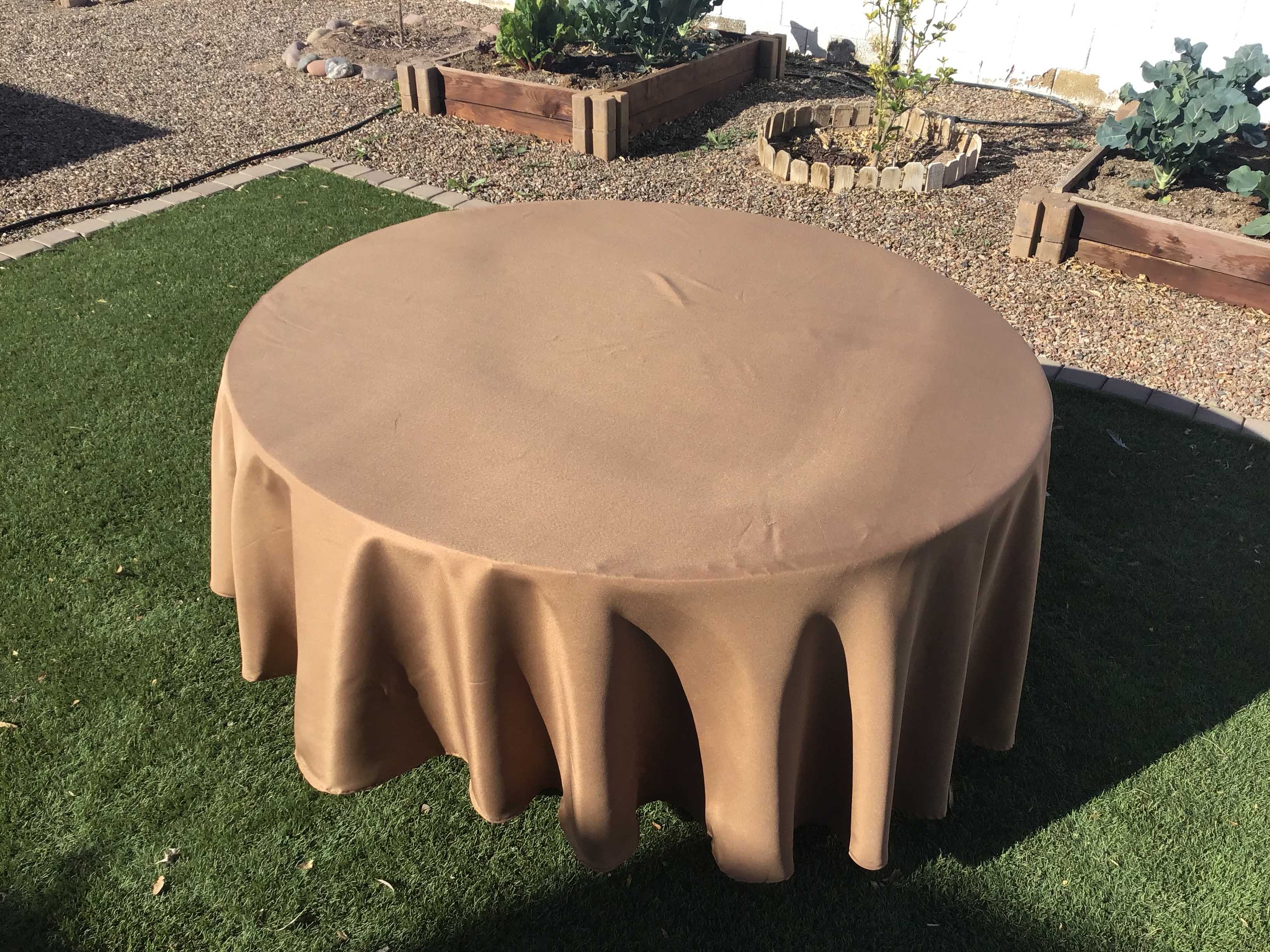 round tablecloths (taupe) - 108