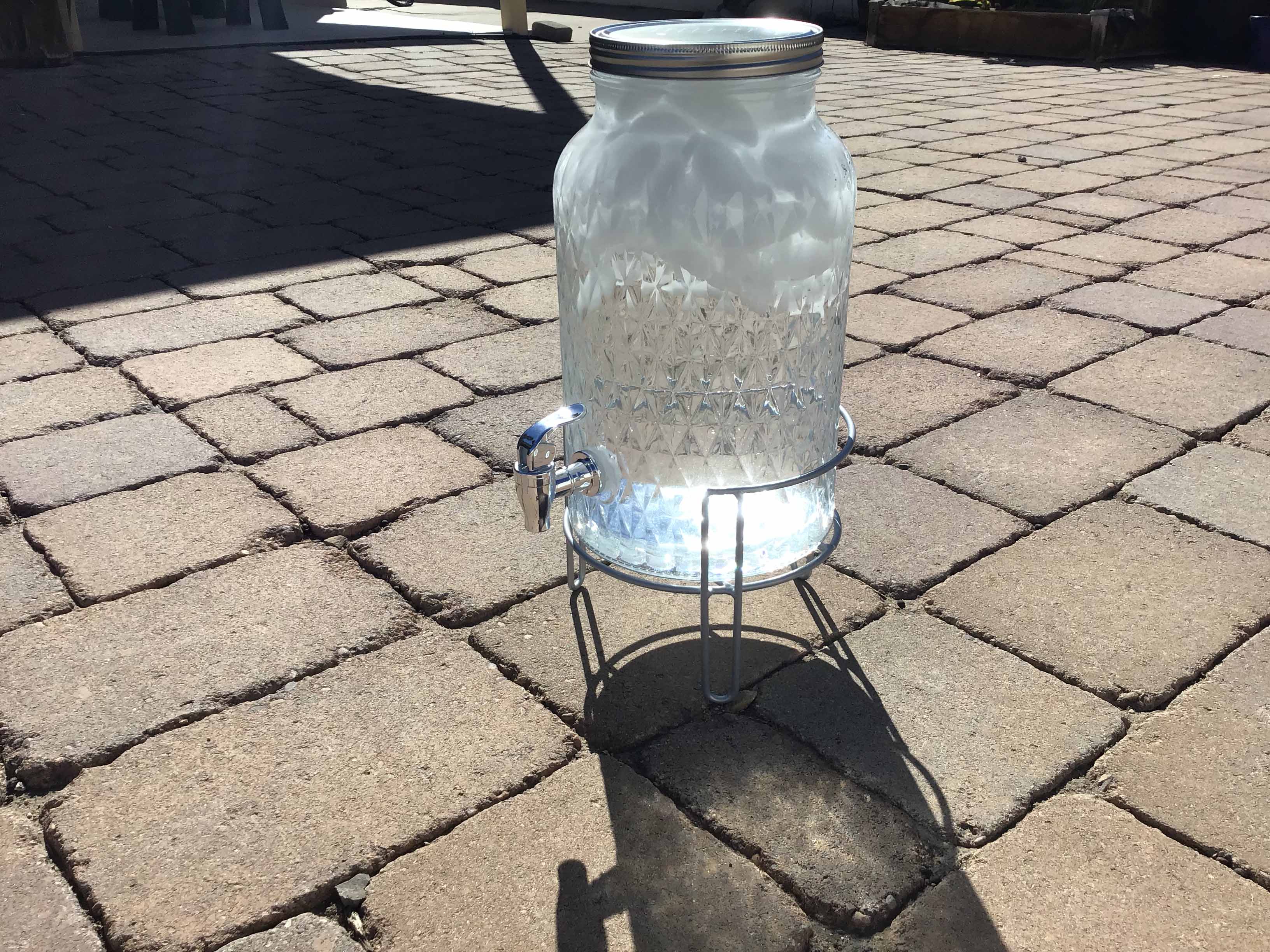 water dispenser (glass, diamond pattern)