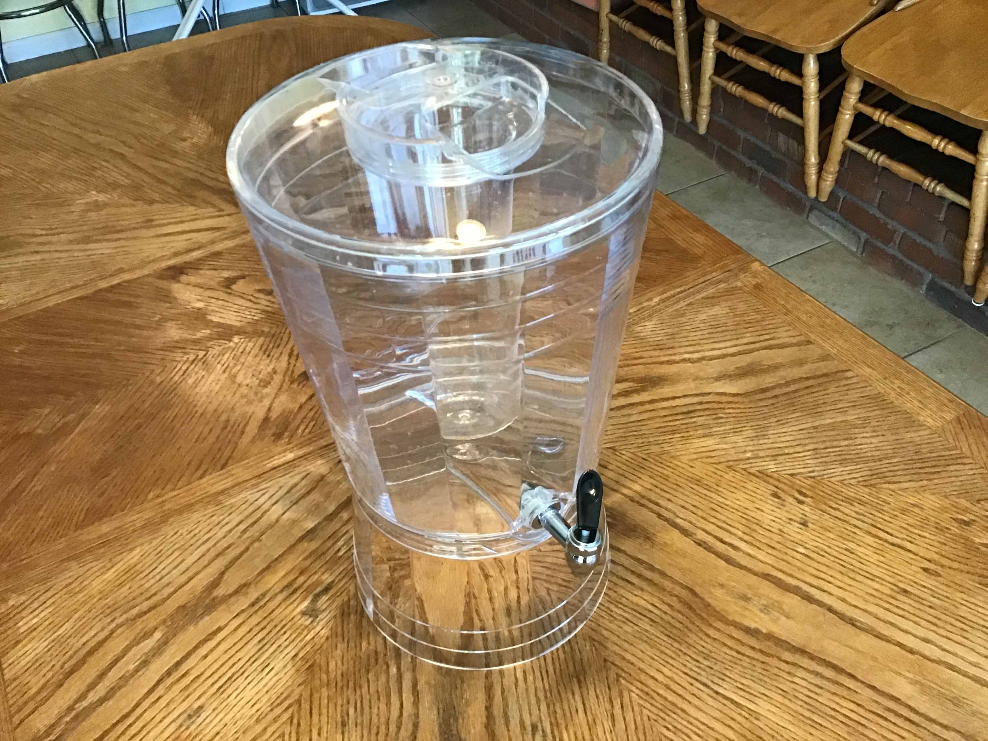 beverage dispenser with ice core (plastic)