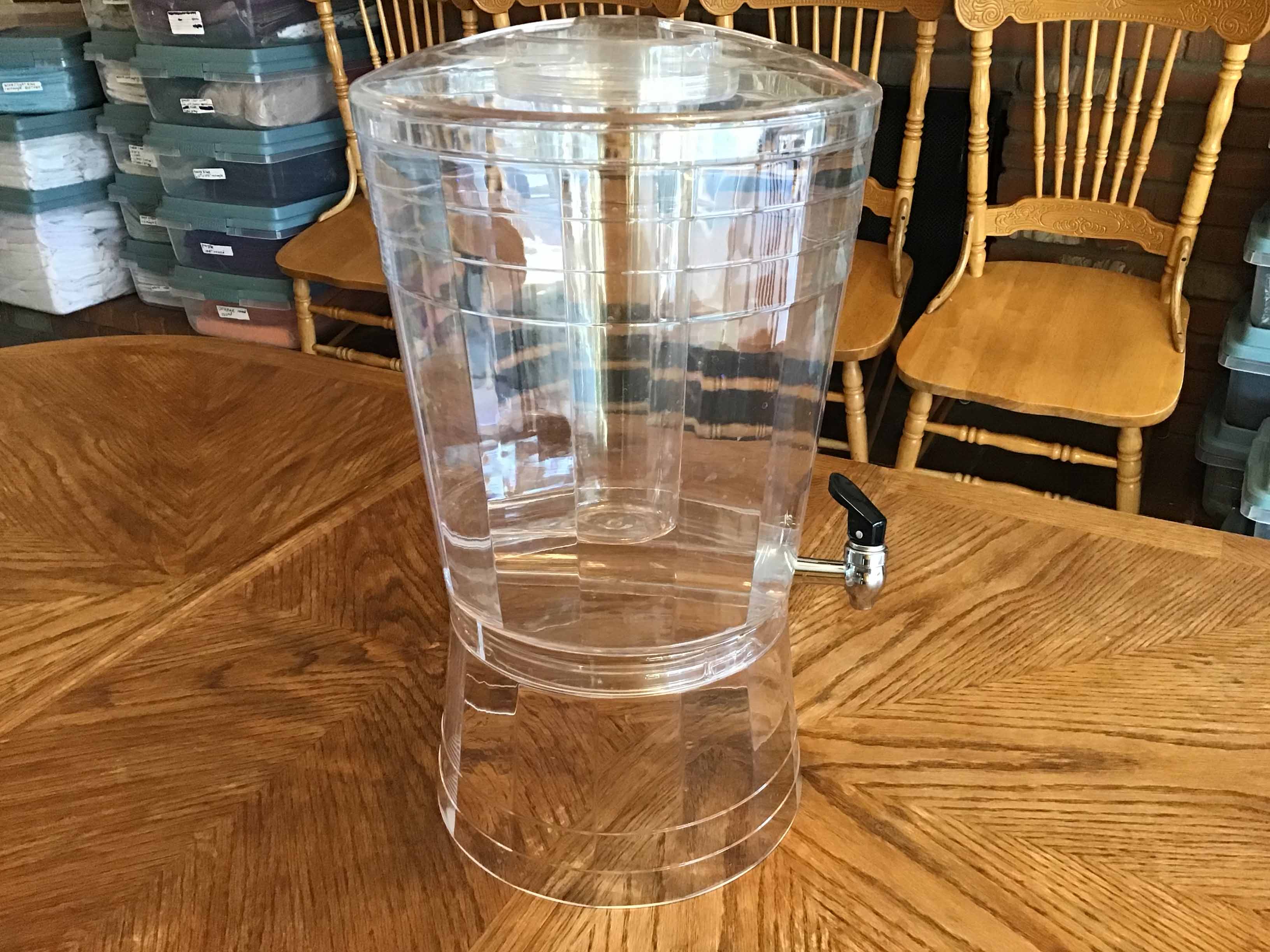 beverage dispenser with ice core (plastic)