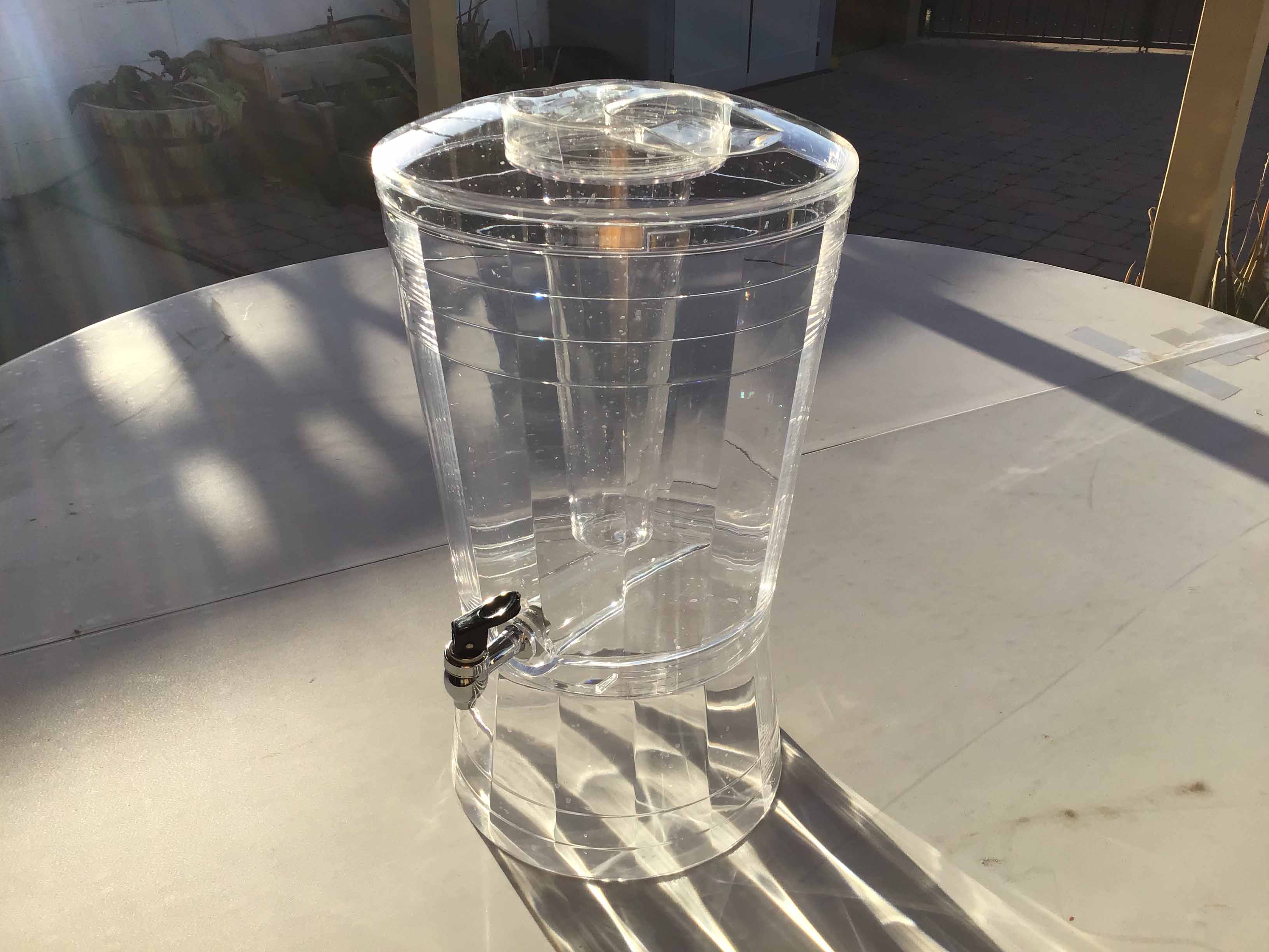 beverage dispenser with ice core (plastic)
