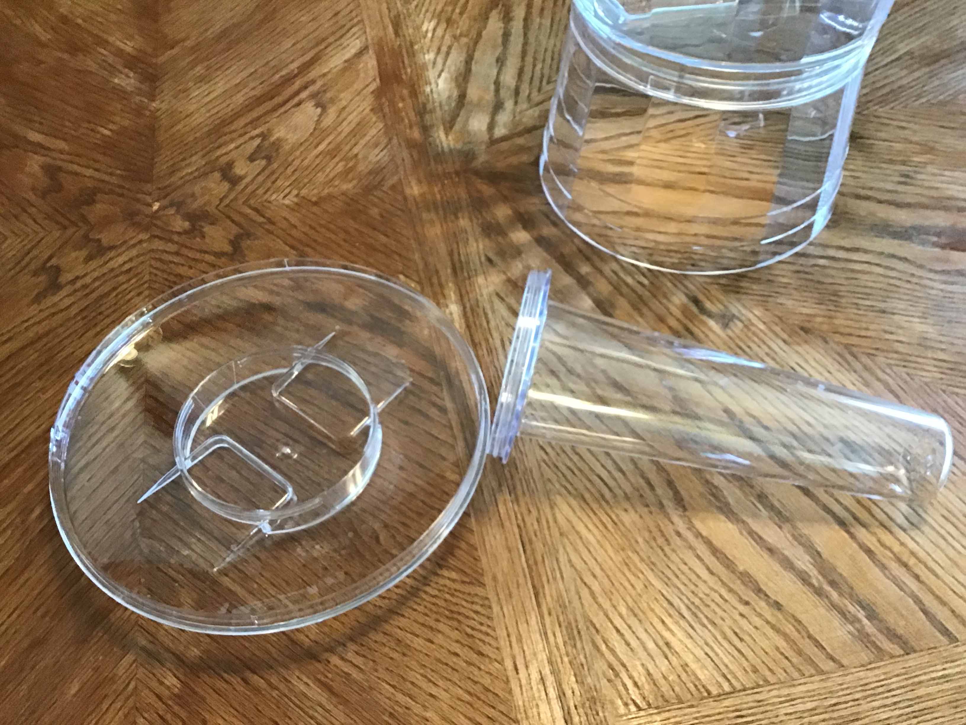 beverage dispenser with ice core (plastic)