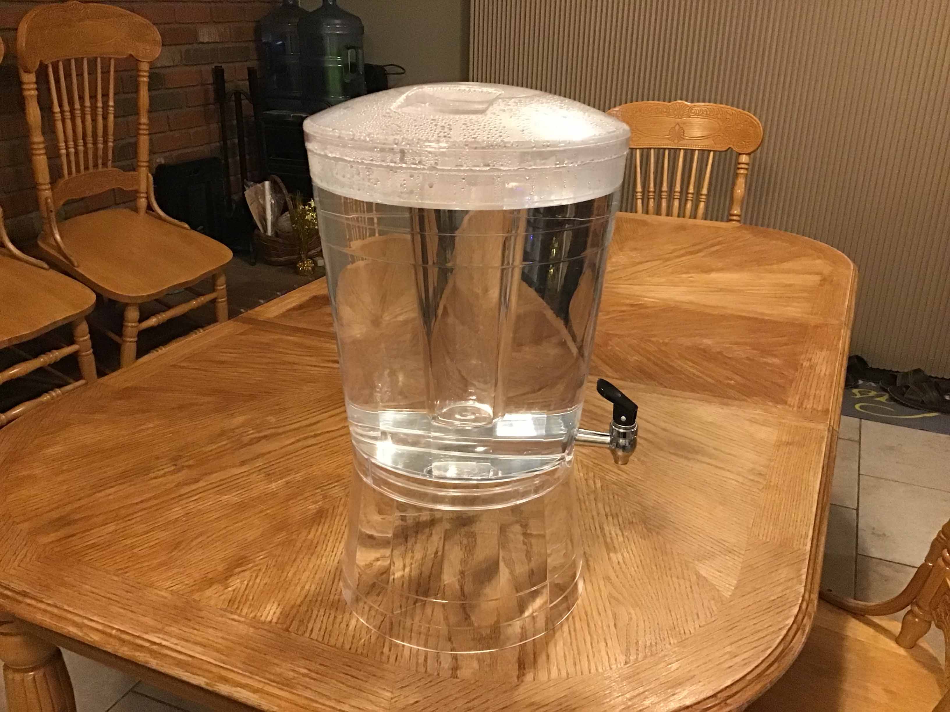 beverage dispenser with ice core (plastic)