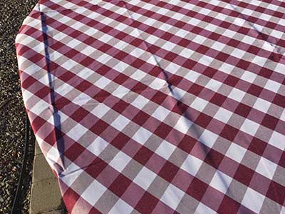 round tablecloths (white/burgundy buffalo plaid checkered gingham) - 108