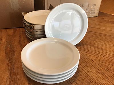 porcelain dessert plates (Oneida Buffalo bright white)