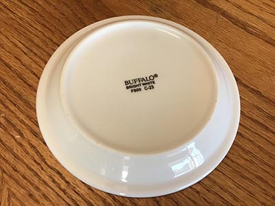 porcelain dessert plates (Oneida Buffalo bright white)