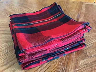 cloth dinner napkins (Christmas plaid) - 16 x 16