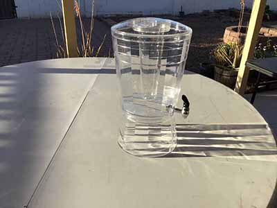 beverage dispenser with ice core (plastic)