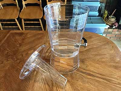 beverage dispenser with ice core (plastic)