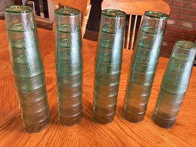 drinking glasses (plastic)