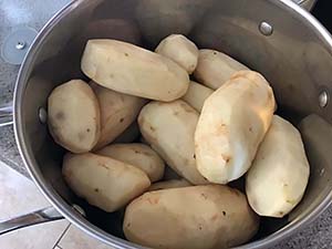 making clam chowder