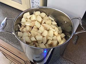 making clam chowder